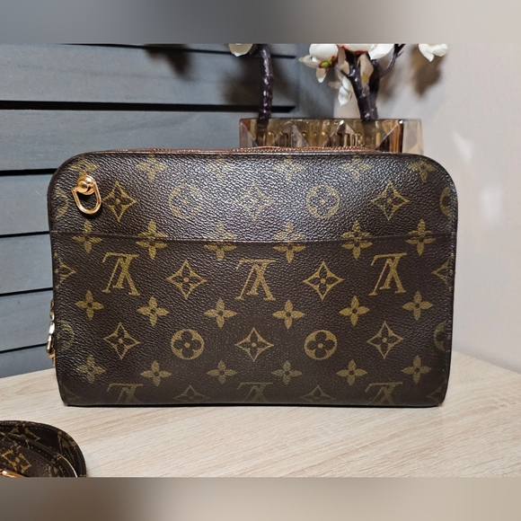 Authentic LOUIS VUITTON Monogram Orsay Clutch Crossbody Bag - Picture 2 of 14